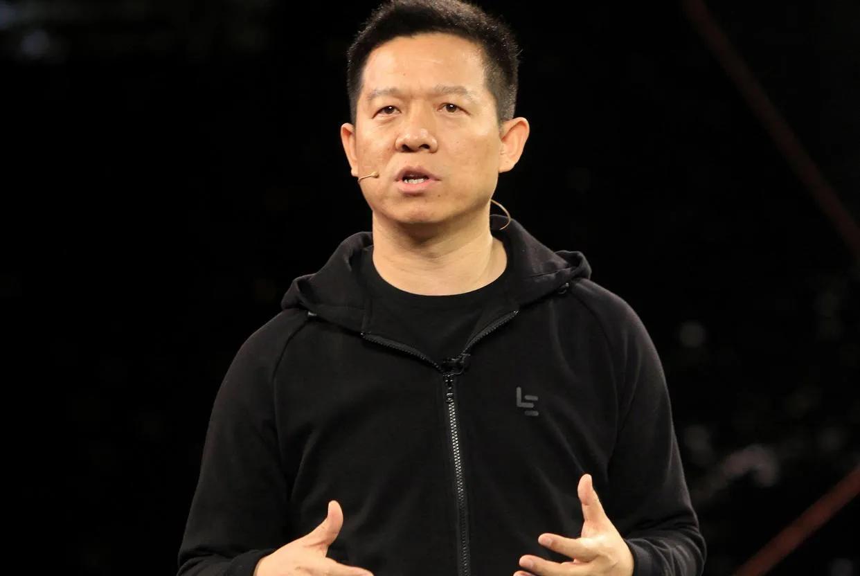 贾跃亭：钱出去了，人出去了；
许家印：钱出去了，人没出去；
王健林：钱没出去，人