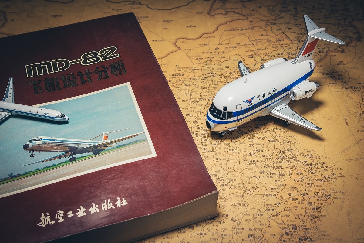 上世纪八十年代，中美合作在上海生产了35架MD-82客机。围绕这个事情的争议至今