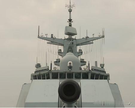 现在反舰导弹攻舰，也根据类型不同有所区分～
🔺高超音速弹一般是灌顶攻击，从上面