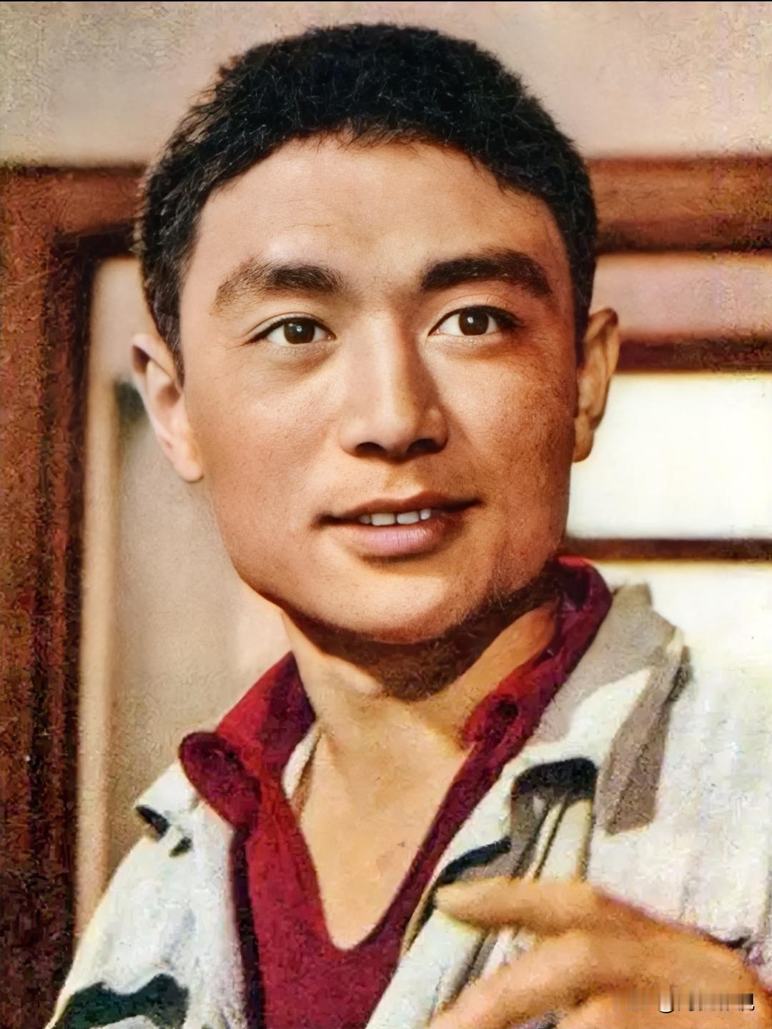 大家还记得这位男演员吗？
 没想到他已去世两年了，生于山东荣成，21岁考入北京电
