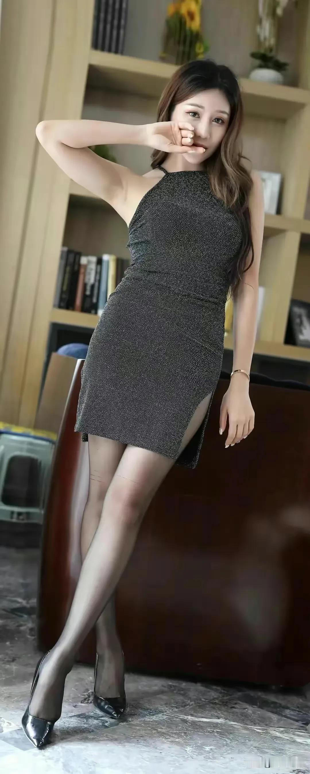 极品灰裙美妇人