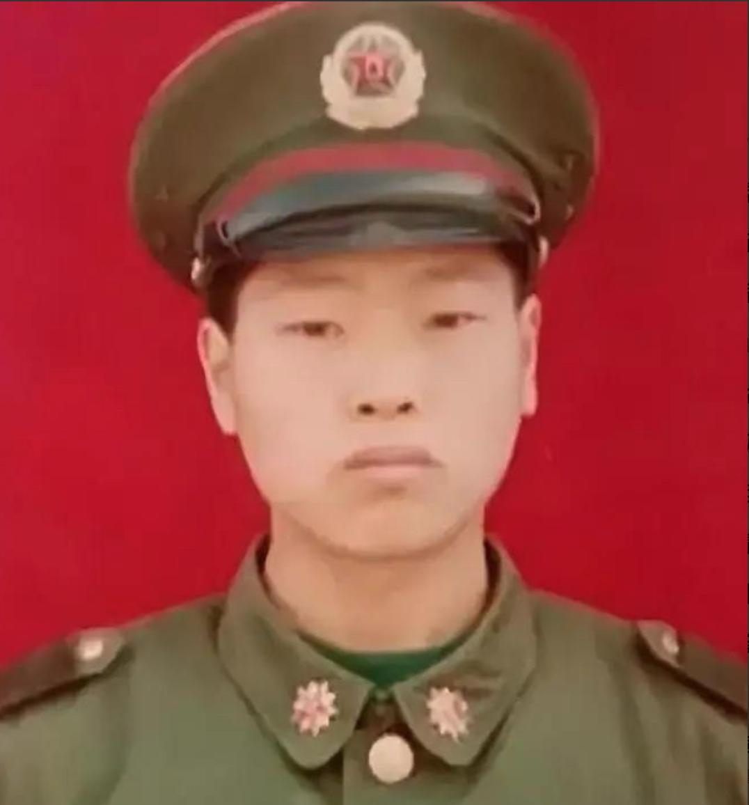 2019年，他翻着名单手一抖。“不对啊，这名字咋是我？”退伍23年，他打工养家，
