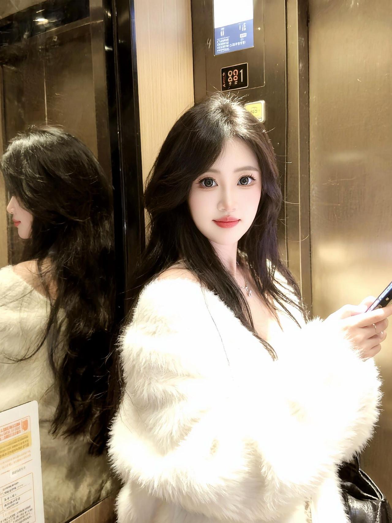 越是成熟的人，越不会用拥有来定义感情，要是清醒的人。越能在自由体会到真爱，喜欢他