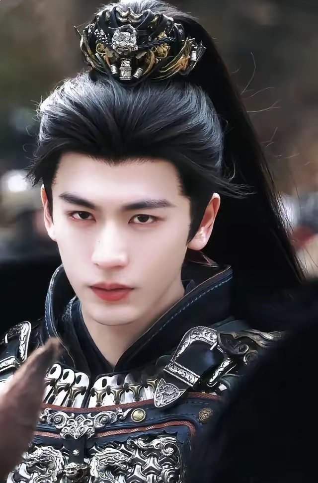 网传张凌赫搭档张雅钦出演《刺棠》！《刺棠》应该就是张凌赫的饼了，女主从张婧仪传到