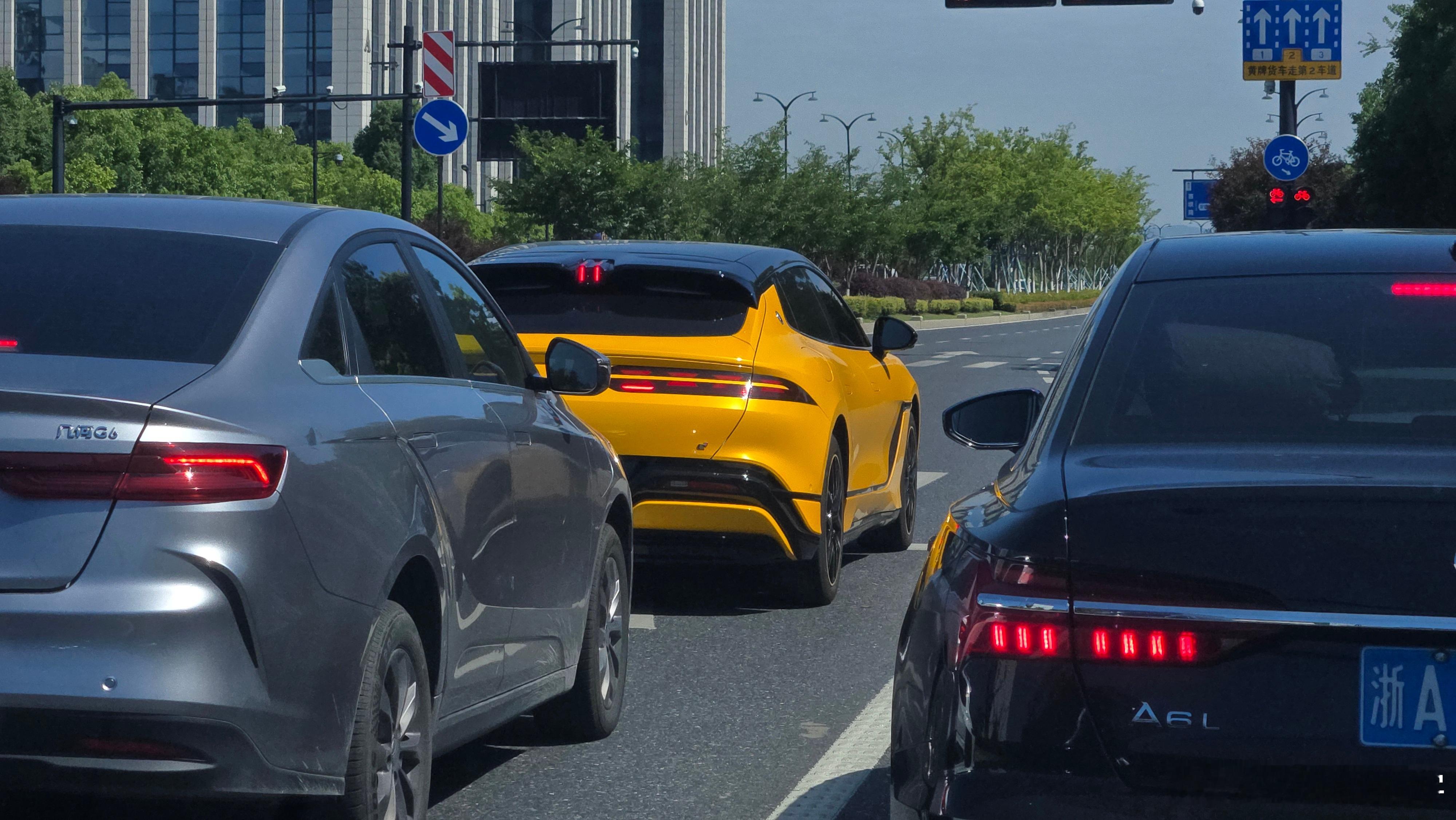 路遇Z9GT自改功夫黄这个配色配这个车身造型嘶~ ​​​