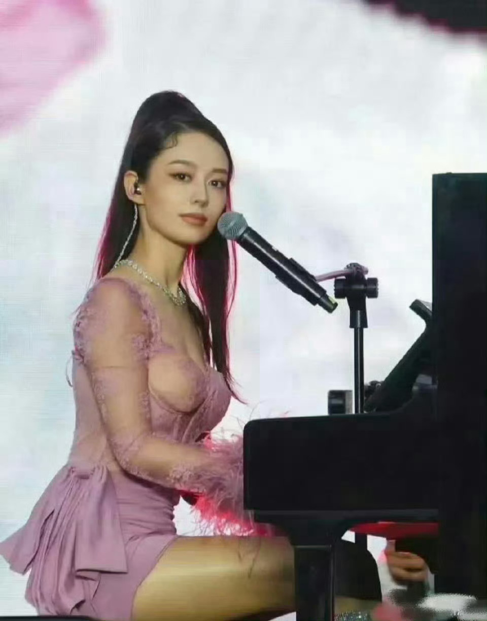 这是郎朗的老婆吉娜吗？  