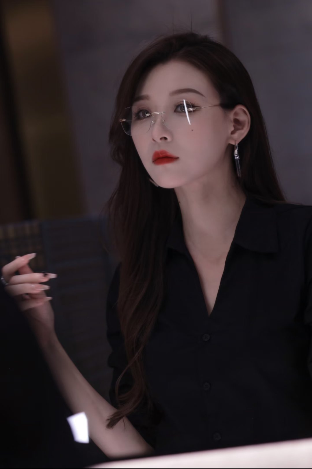 今天可能的热点板块及关注对象商业航天板块1、信维通信2、中国卫星3、天银机电芯片