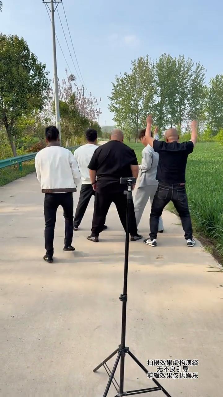 拍摄效果虚构演绎，无不良引导。