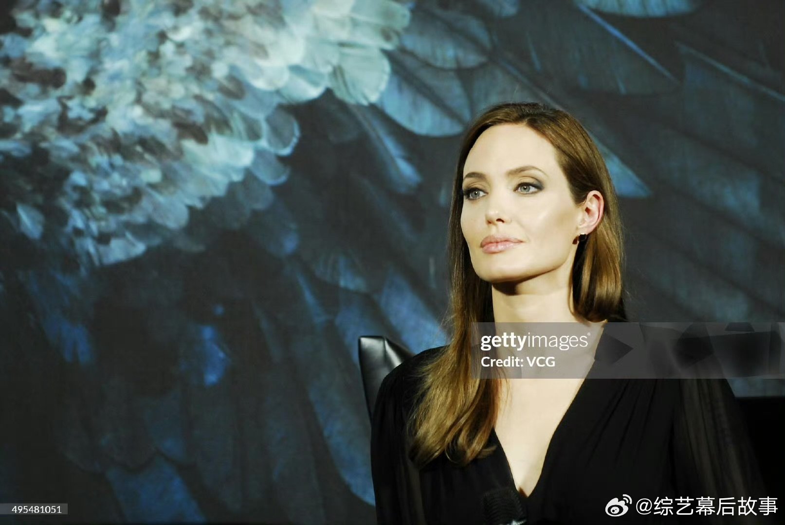 朱莉眼睛怎么了以前眼波超有气场，现在眼皮无力，看着有点别扭 