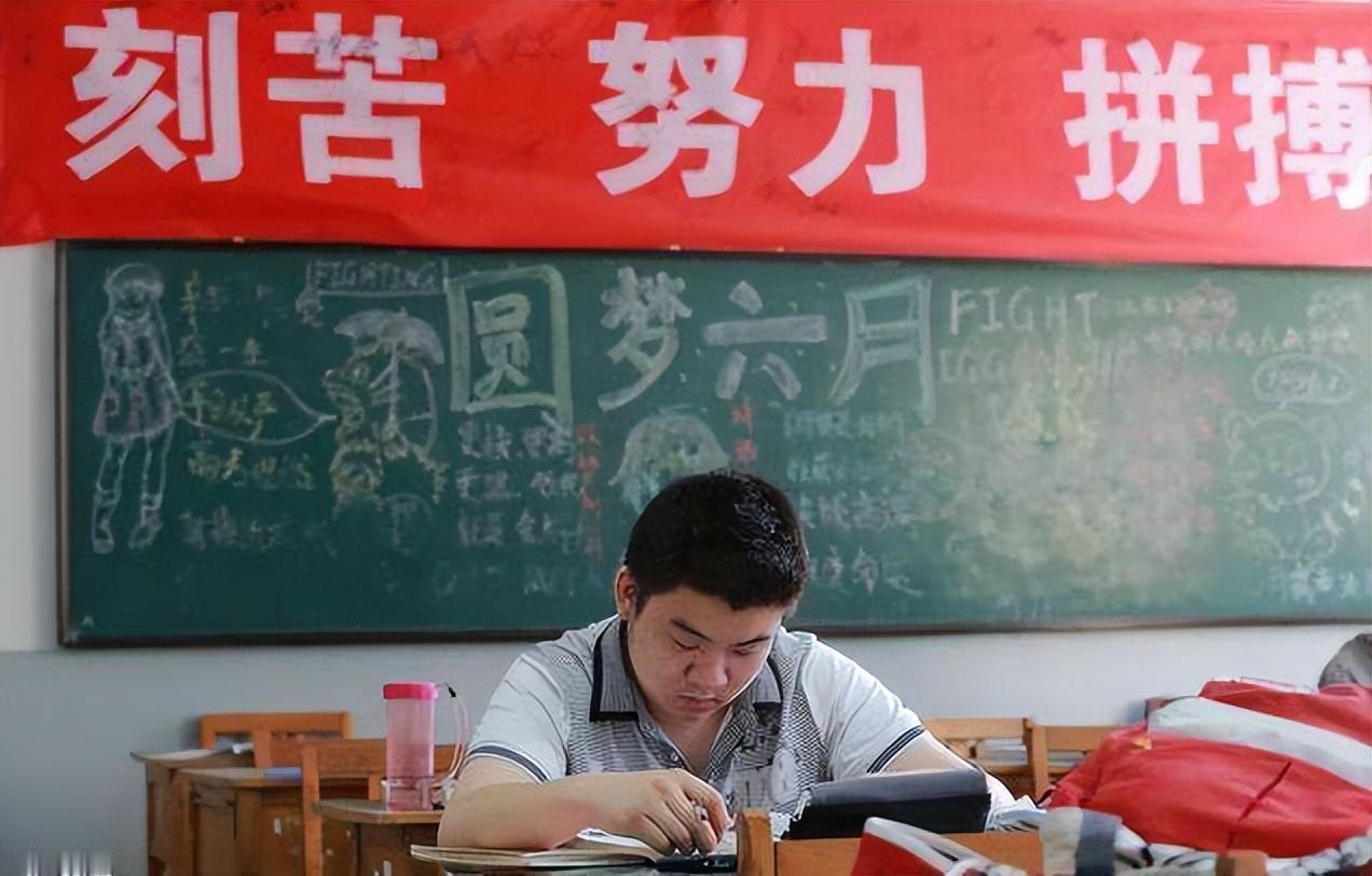从1977年恢复高考到现在，一千多位高考状元，几乎没人长成顶尖人才。这是清华郑泉