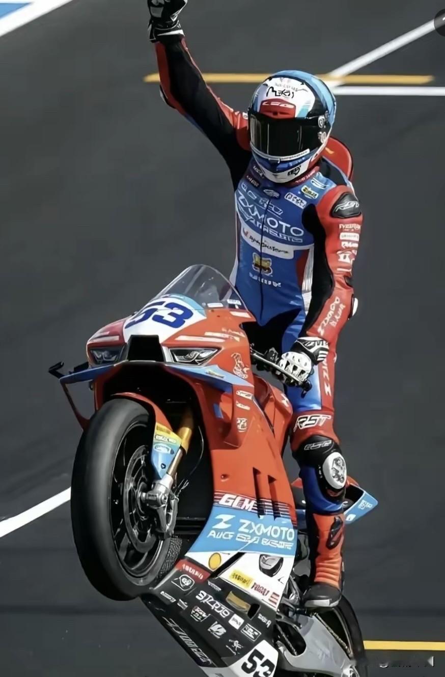 每日一诗 原创诗词 贺张雪荣膺双冠王（律诗. 七律）
＿＿＿郭赋林（釜麟）

雪