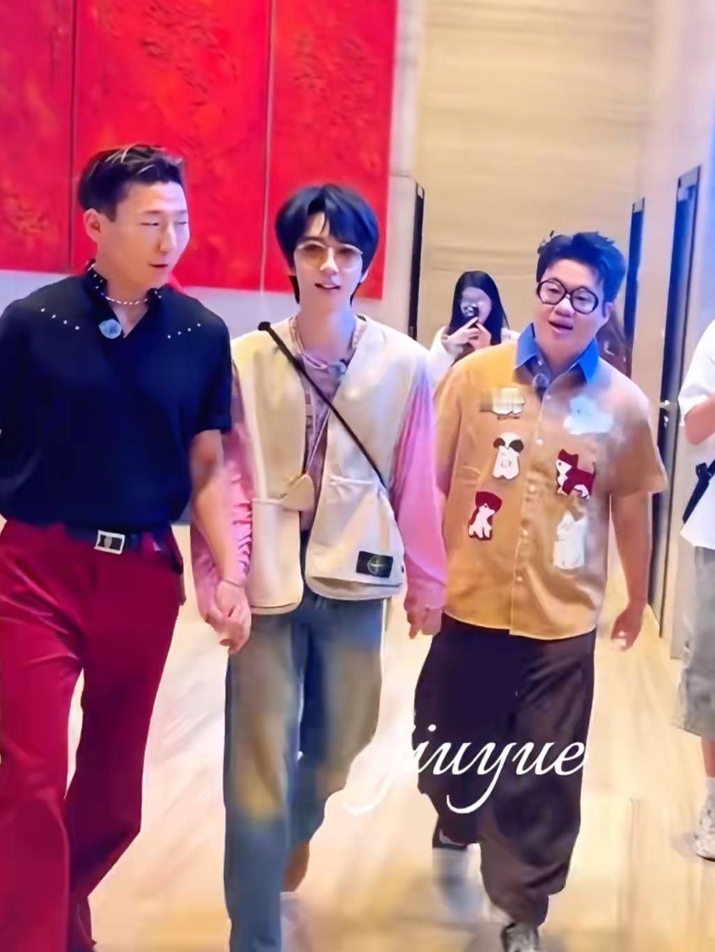 酷滕差点在桃花坞唱上犯错 我不行了哈哈哈哈谁还没看酷滕桃花坞这段作为第一个领桃花