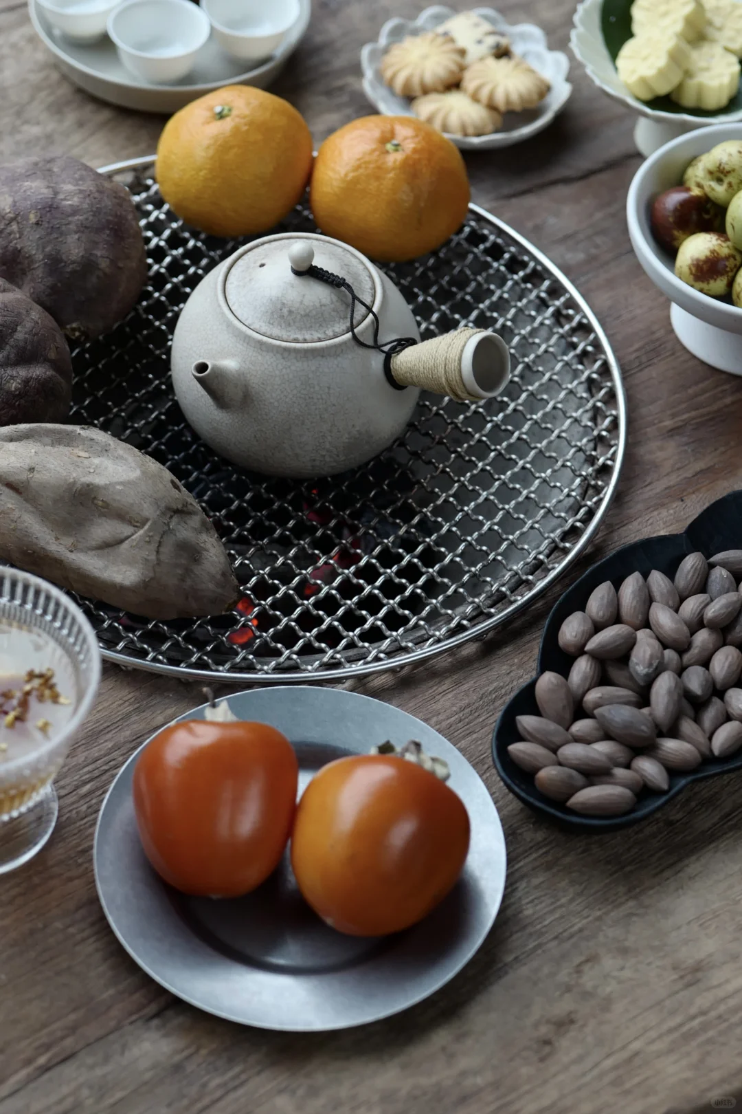 “粉墙黛瓦，围炉煮茶”