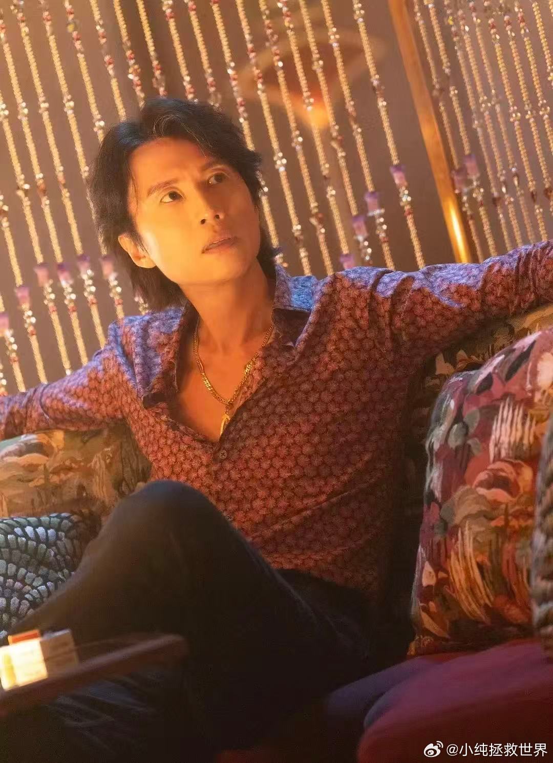 夜王唯一一个脱衣服的是黄子华 60多岁的黄子华为《夜王》脱衣，这勇气和身材都让人