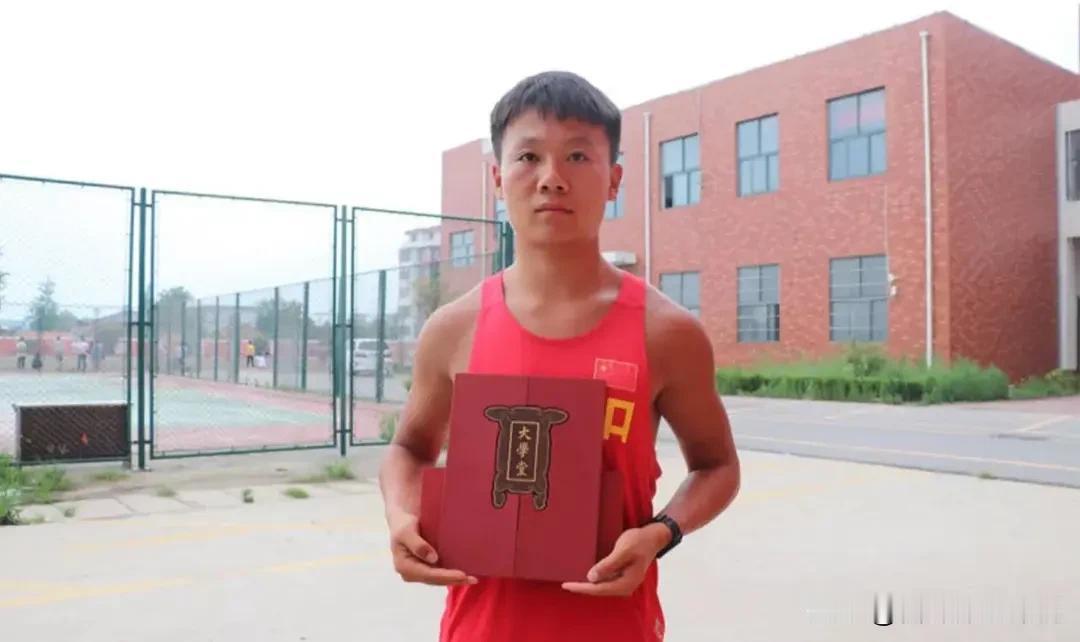 起点从不是终点，兰考少年用十余载耕耘圆梦北大博士
 
低起点的人生能否闯出广阔天