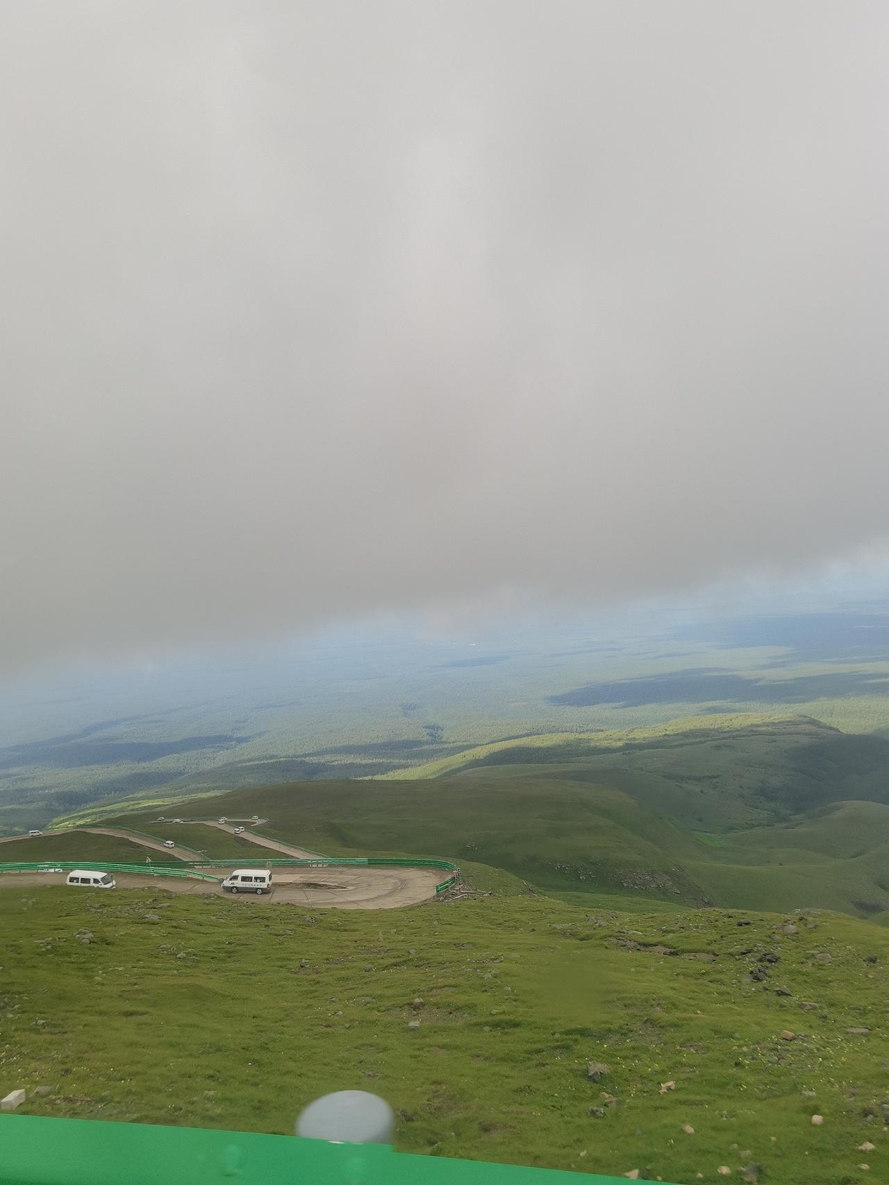 “听  雨 日 记”

假期的时候，准备写日记，但是苦无头绪。  看到什么就写什