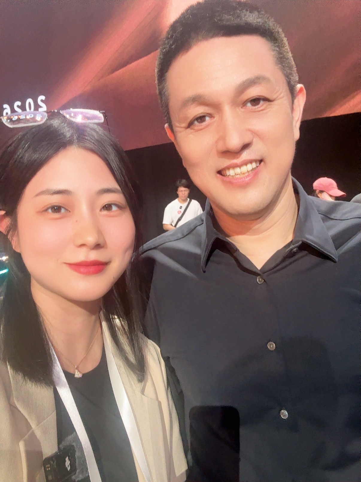 这两天好精彩，昨天下午在极狐问道V9见了李乃文，晚上去蔚来ES8见到了姚明，还跟