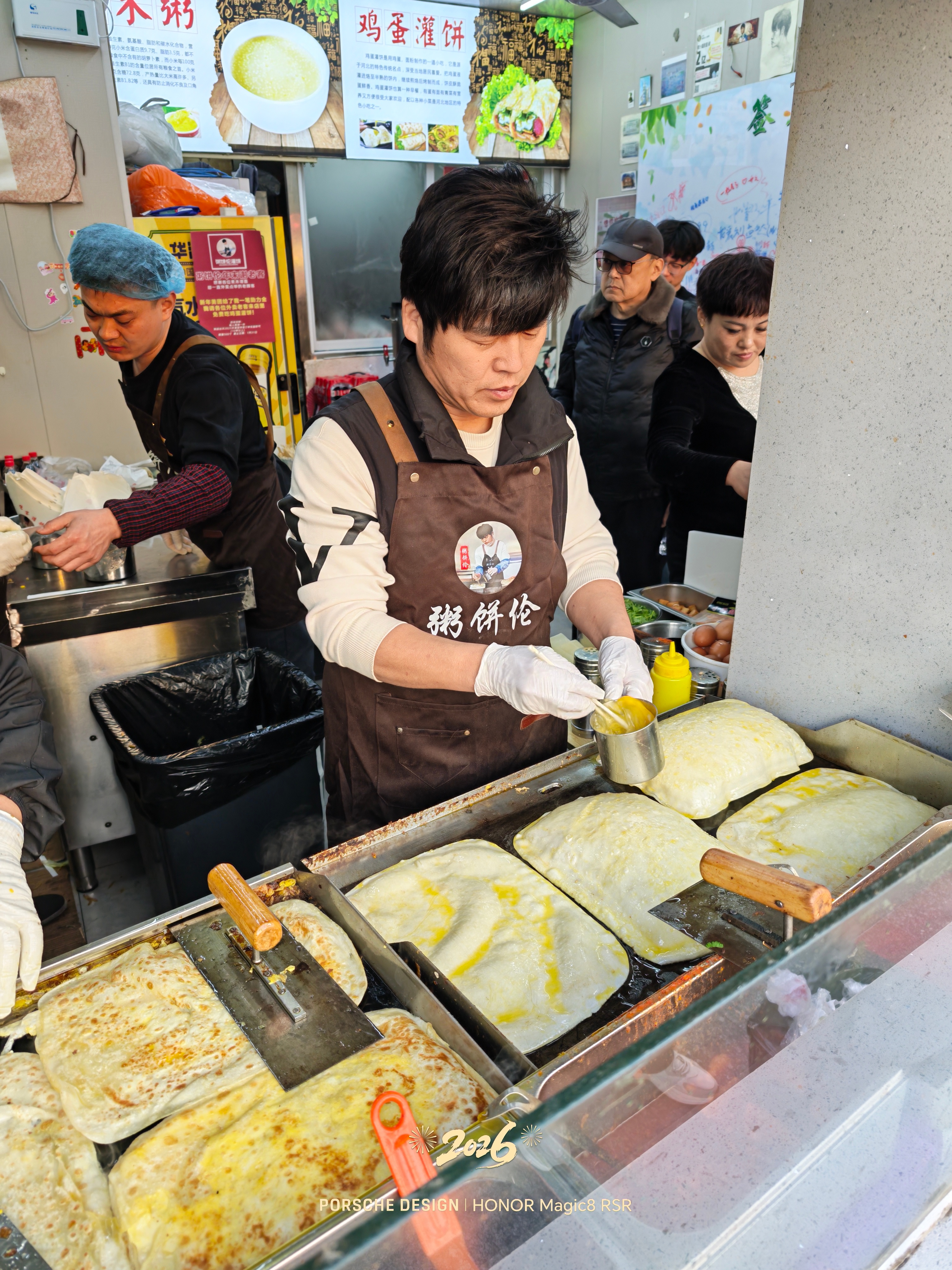难怪周杰伦再也没来成都开过演唱会哈哈，好几天春节假期的时候，“周杰伦”还给我做灌