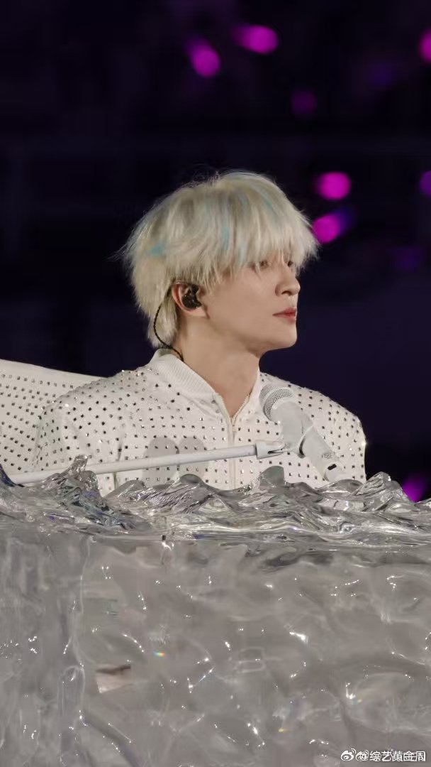 薛之谦别有压力我只想见见你 看完这段互动心里满是柔软，双向的理解与喜欢太难得，我