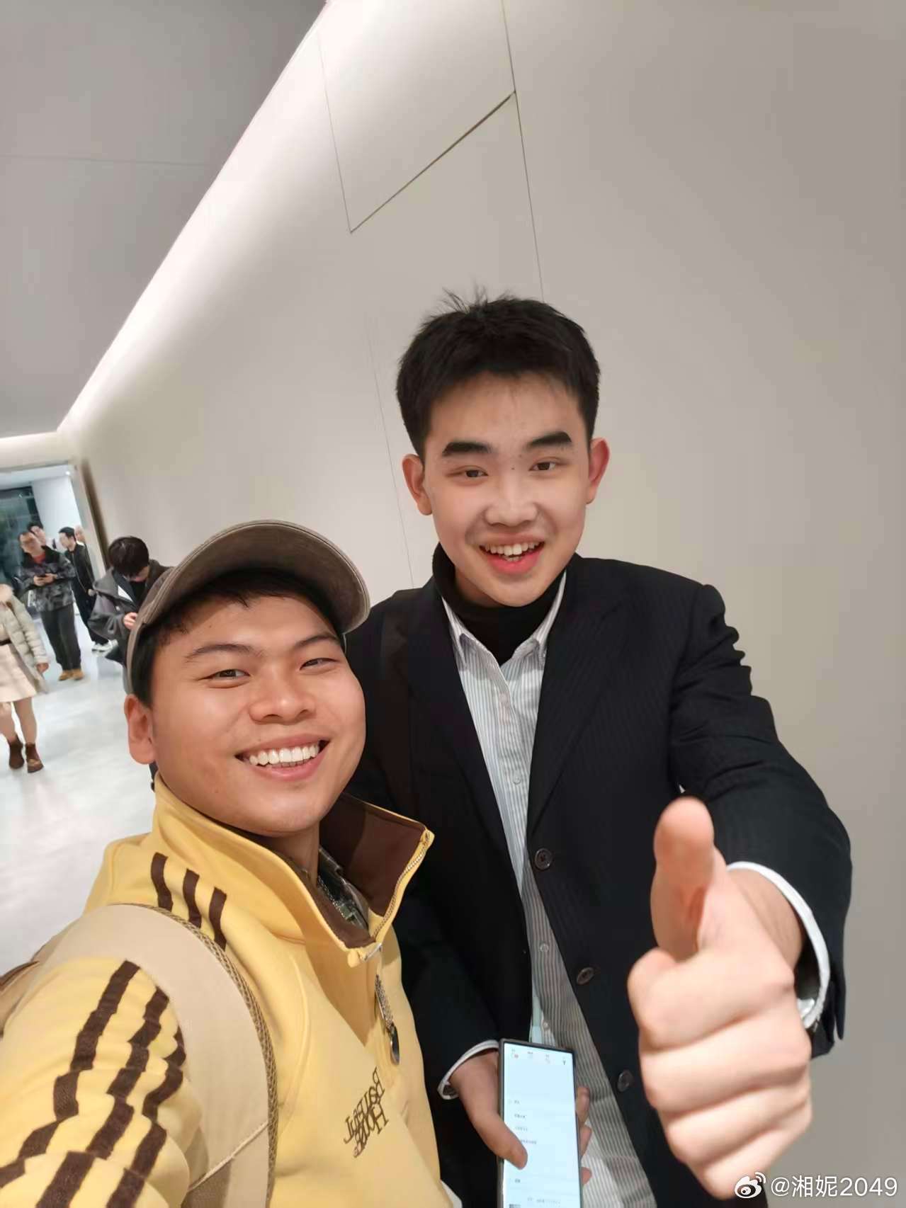 大家帮我鉴别一下这小子是不是变心了，从未对我展露出过如此这般的笑容