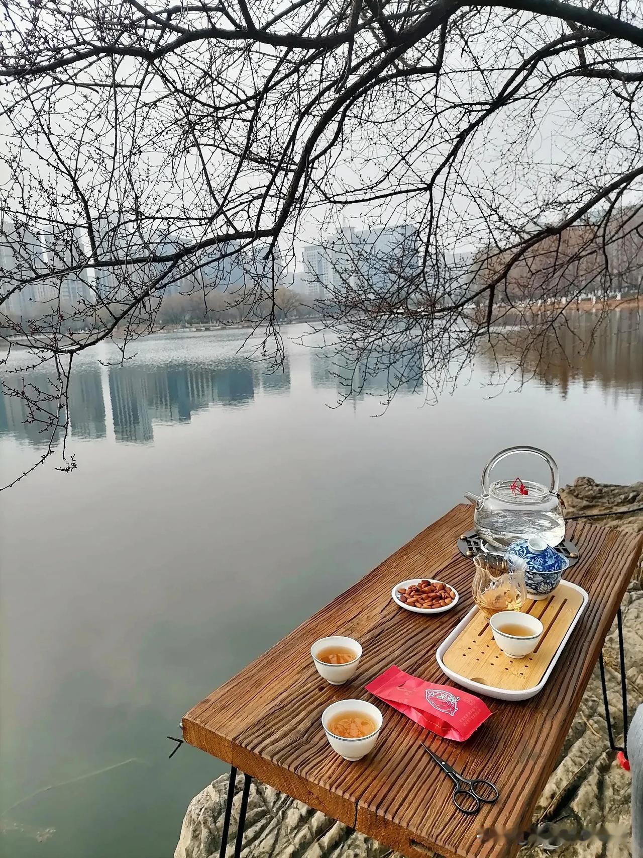 静等花开


季节又次更替
花朵即将沸腾雀跃
泡杯大红袍
静等花开
江之南的味道