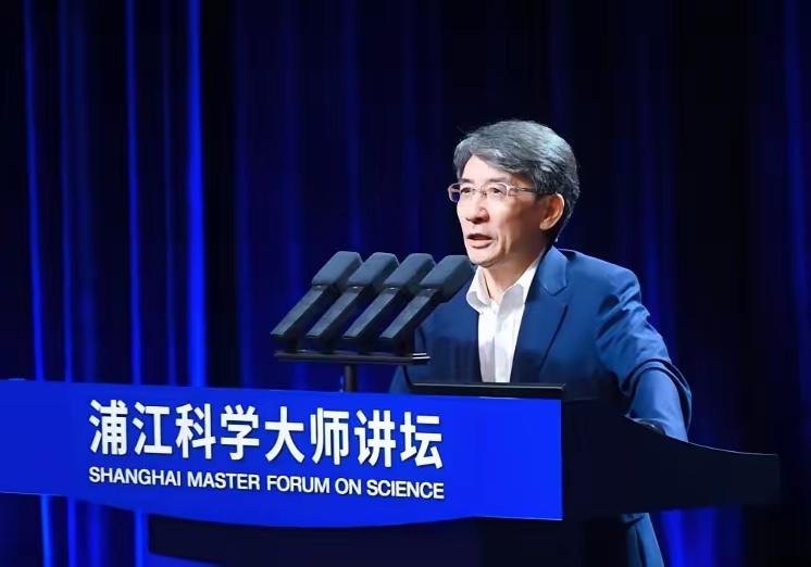 薛其坤落选2026年诺奖是个危险的信号。往年都是西方用诺奖给中国科研立标杆，今年