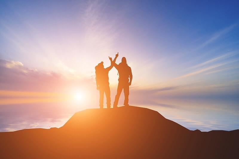 版本一（爆款励志风，带话题标签）

别等“天降好运”了，从明天起，它真的会连连砸