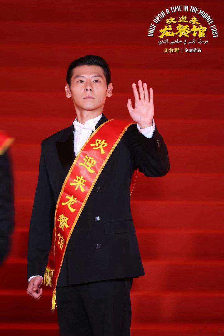 龙餐馆蒋奇明这句是现挂谁能想到点睛台词是即兴发挥，“没糊弄过去”短短五个字，直接