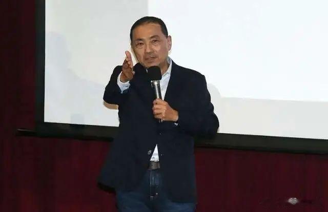 面对选战，竞选双方赖清德和侯友谊你来我往，一片热闹景象，截至目前，根据调查显示，