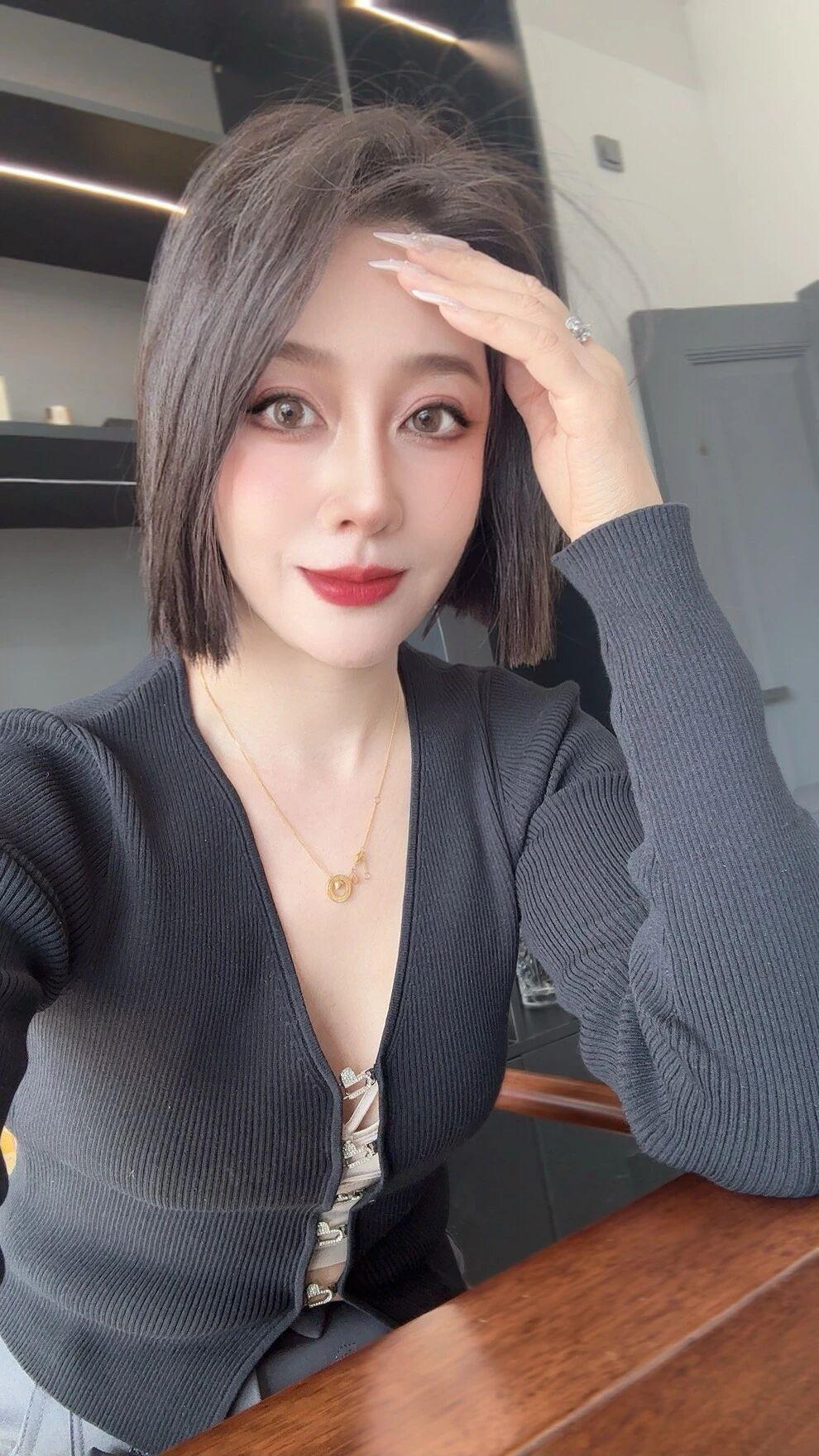 优雅自信穿搭分享[kiss]