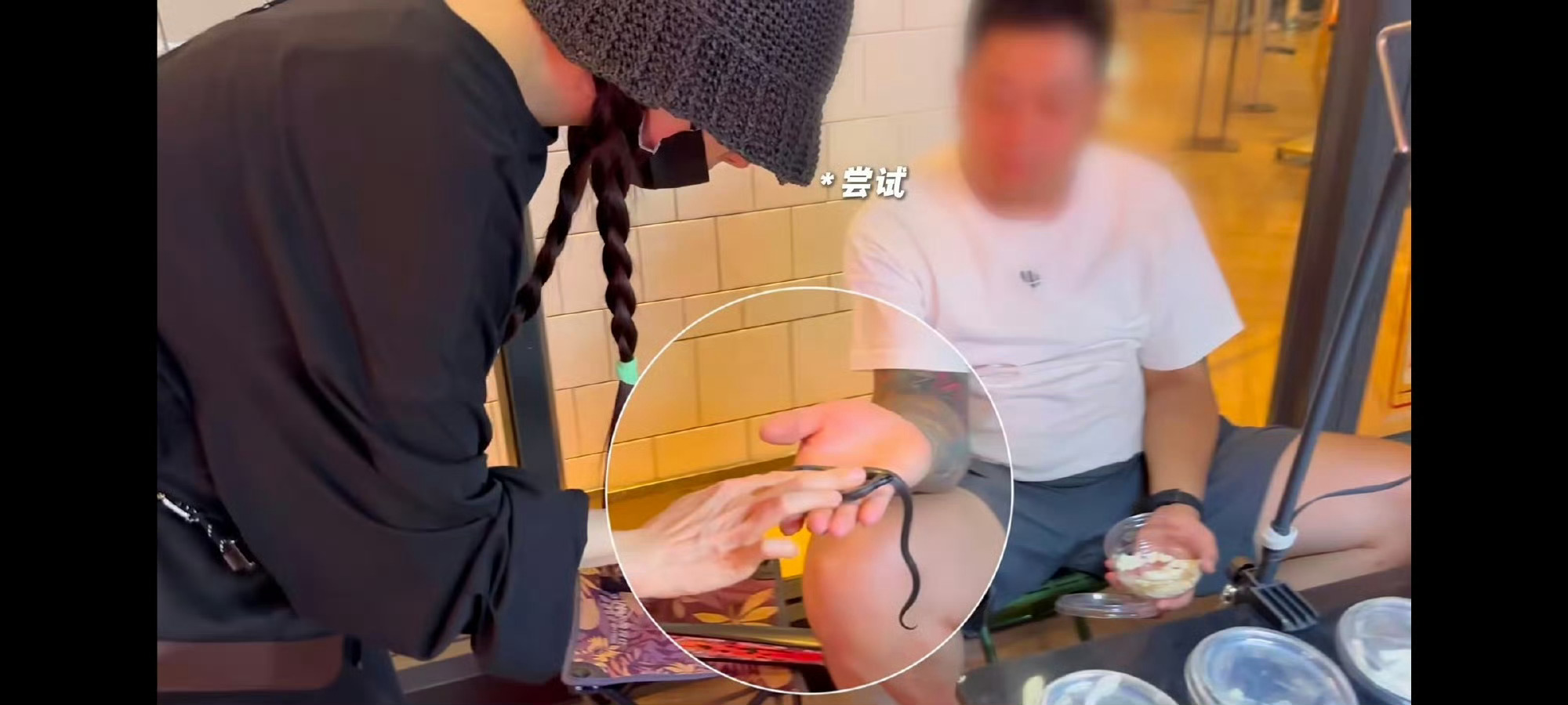 杨幂老师的带货能力已经打入“冷门宠物”界！粉丝买了杨幂摸过的蛇