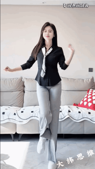 拍视频真麻烦，
洗漱化妆换衣服
就得俩小时！