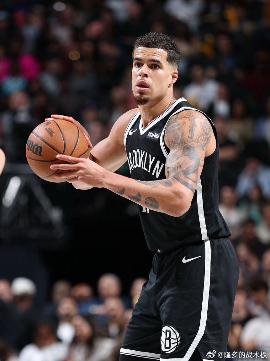 小迈克尔-波特遭遇左腿筋拉伤，将于2-3周后复查。3月28日，湖人将对阵篮网。 