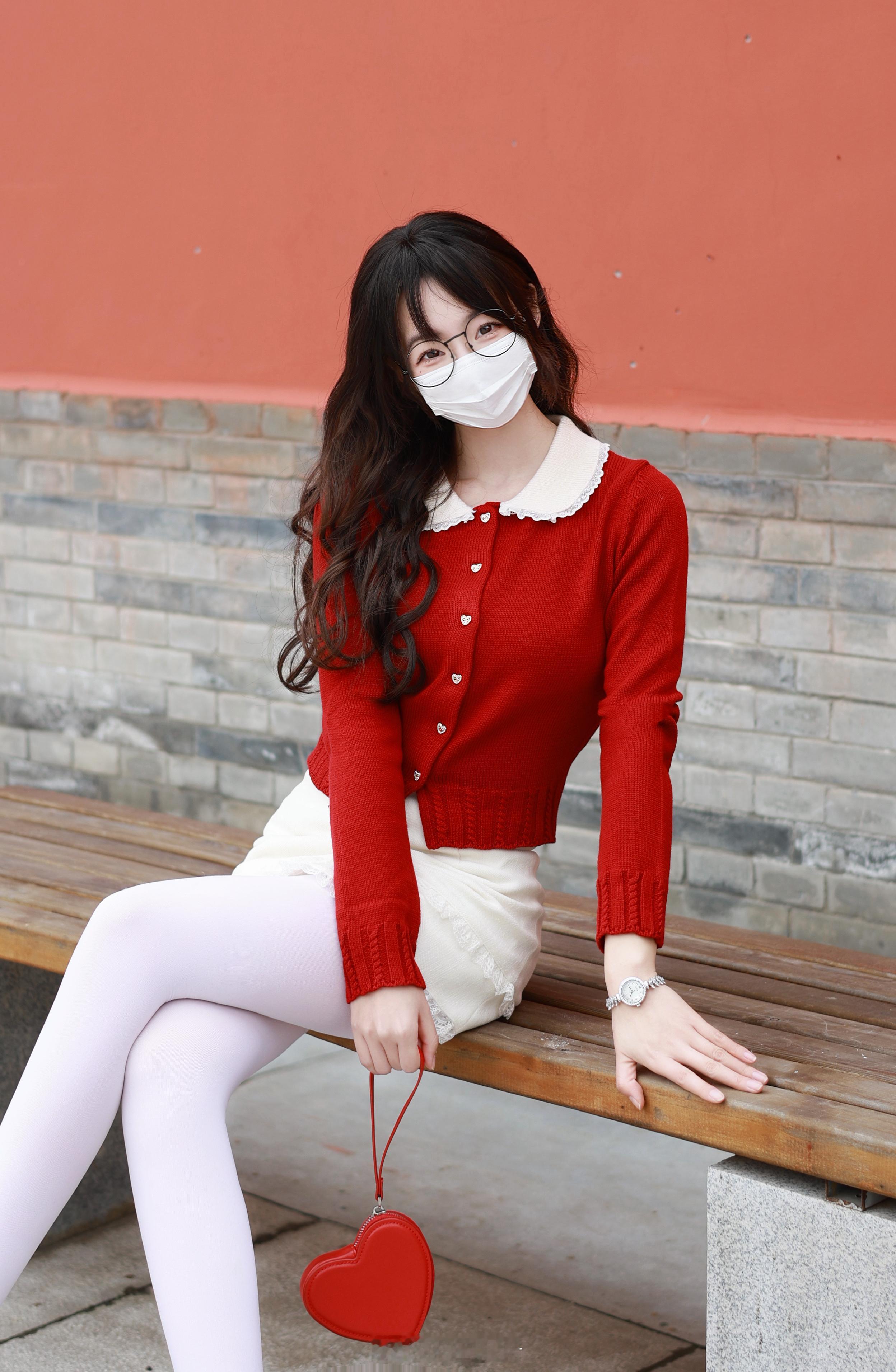 “乖是装的 吃定你的手段罢了” 