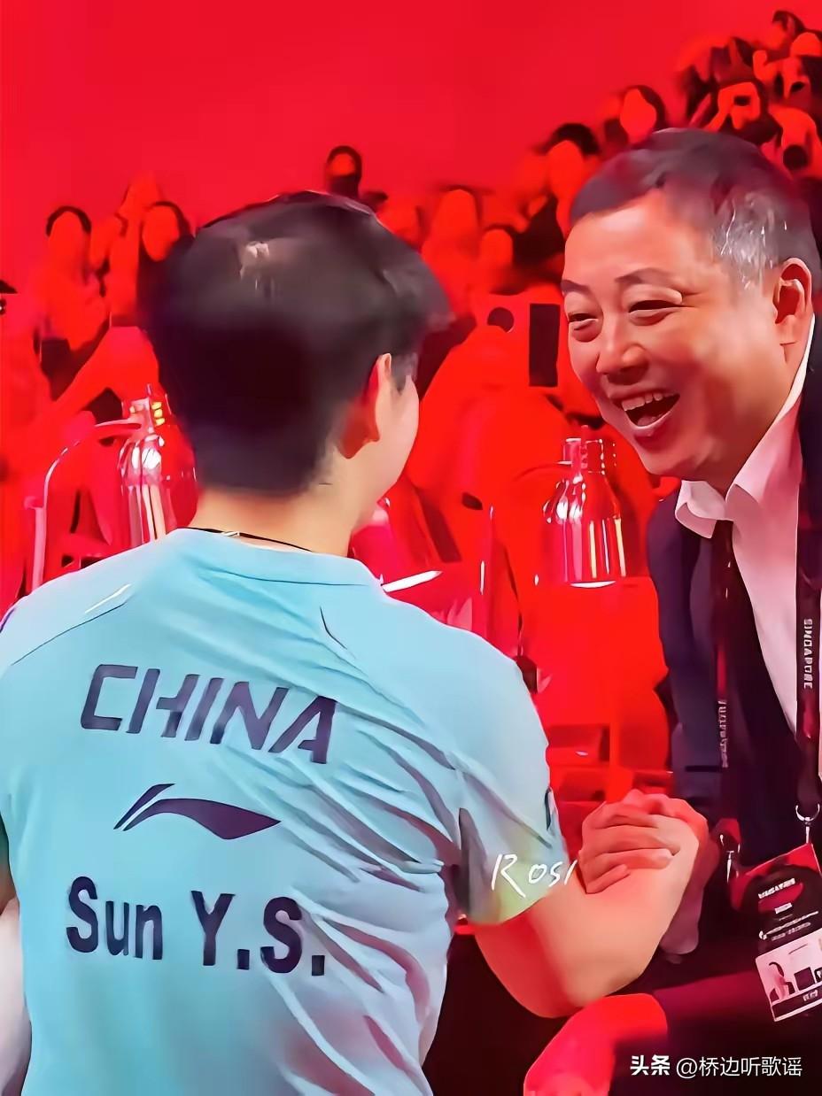 莎莎战胜早田挺进四强，赛后马琳带她见了刘国梁，刘国梁见到莎莎合不拢嘴！也对！刘国