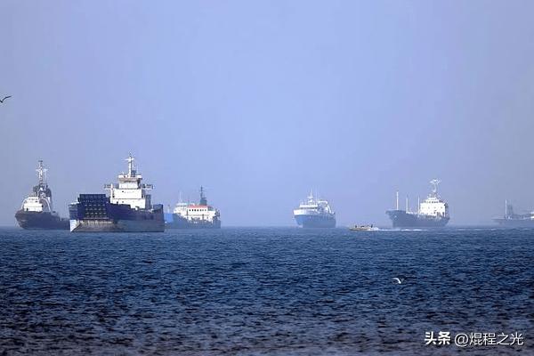 伊朗和阿曼谈妥了：霍尔木兹海峡要搞"单行道"，过路费不按货物价值收！

霍尔木兹
