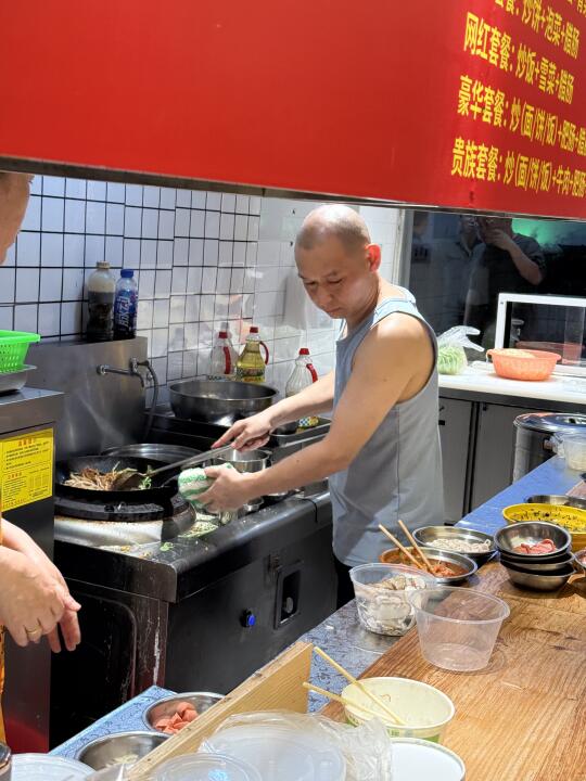 光头的新闸路夜排档又回来了！！