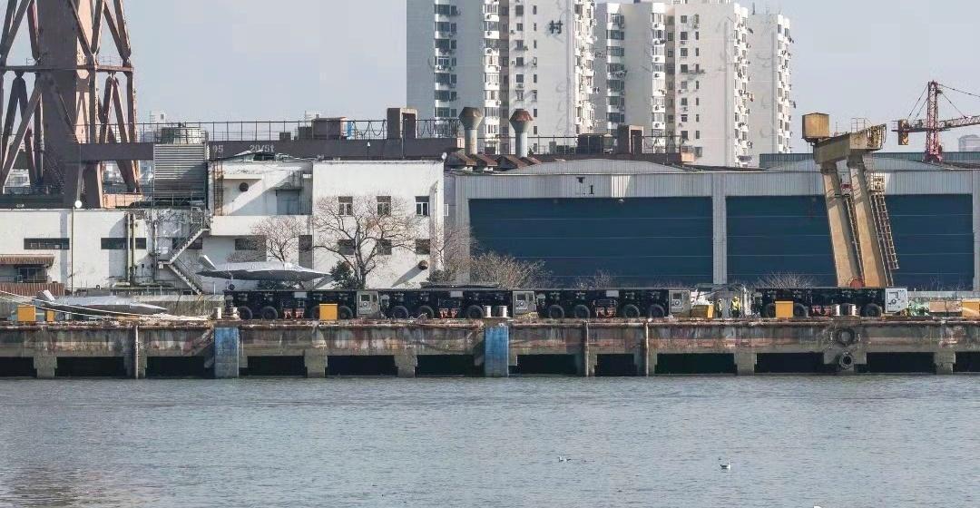 自由组合，可分可合
图中出现第4辆弹射车，还没有组合！

我们的无人机烽火问鼎计