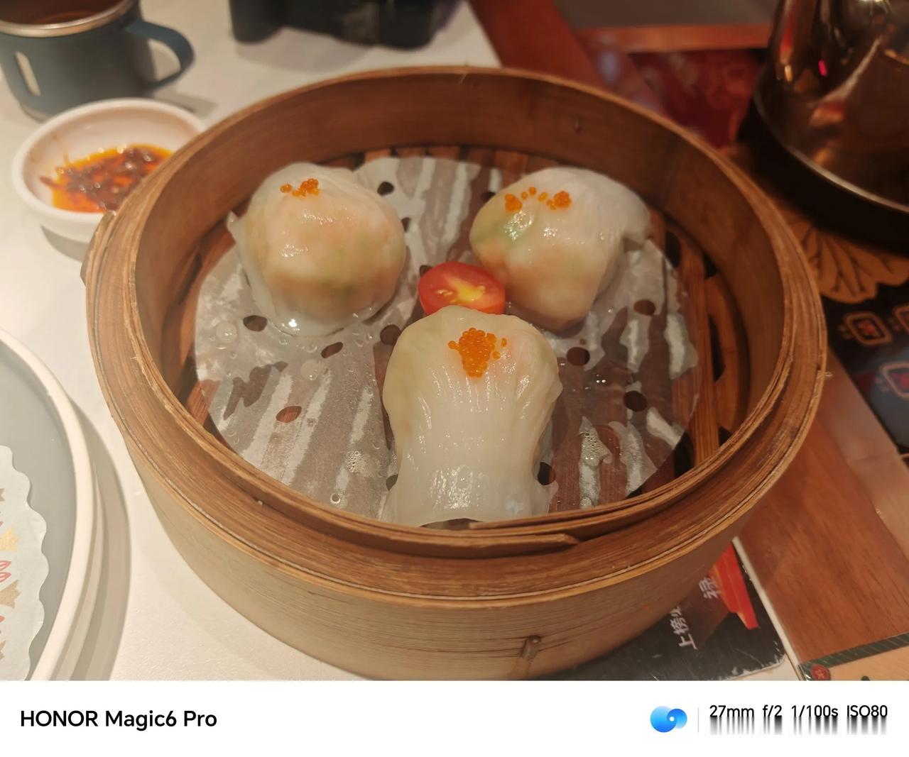 ### 食在广州：一场味蕾的盛宴

在中国这片广袤的大地上，每一座城市都有其独特
