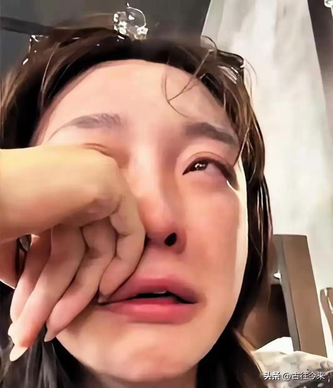 女方给男生发消息，说家里商量好了，彩礼88万，五金合计120克。男生看完只回复要