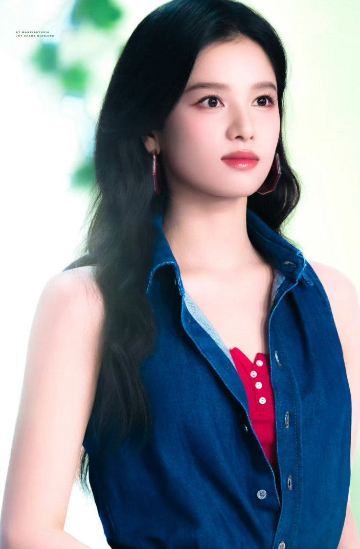 喊苗靖倒水可以召唤张婧仪张婧仪替苗靖给网友倒水 张婧仪真的来了！！！本来是剧粉玩