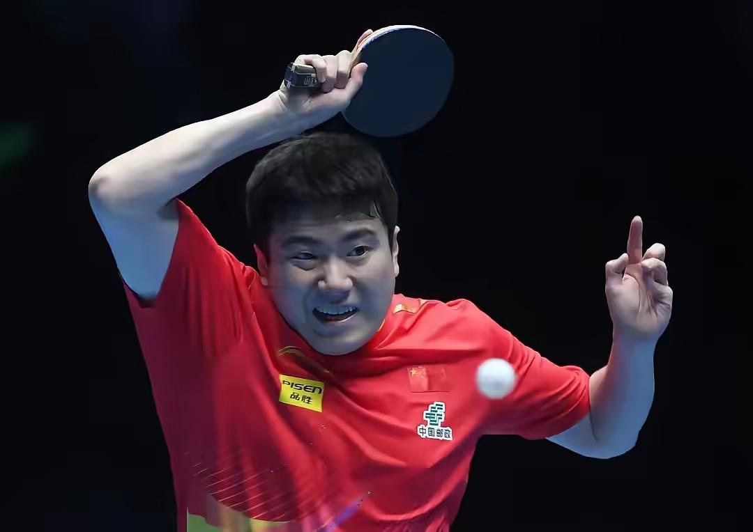 大胖梁靖崑退赛亚洲杯，
好多球迷都觉得可惜得慌，
这可是实打实好机会，
能挣积分