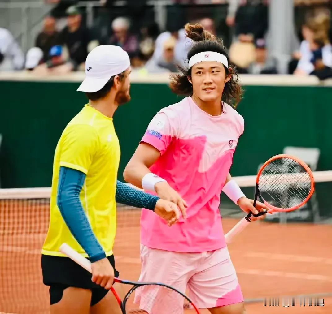 张之臻/🇨🇿马哈奇组合出局，止步法网男双八强!面对法网男双头号种子🇪🇸格