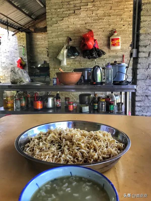 来梅州玩，别再只去网红店了！
本地人私藏的宝藏小店，才是真的香。
比如老城区那家