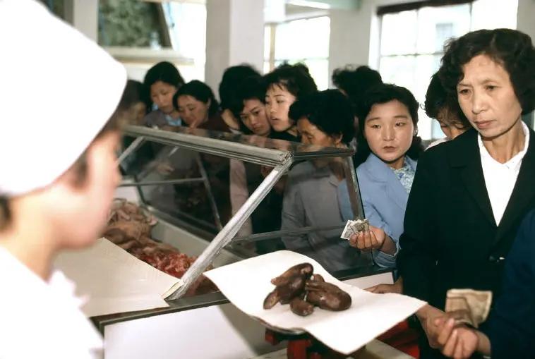 八十年代的朝鲜首都平壤， 摄影:马克·吕布