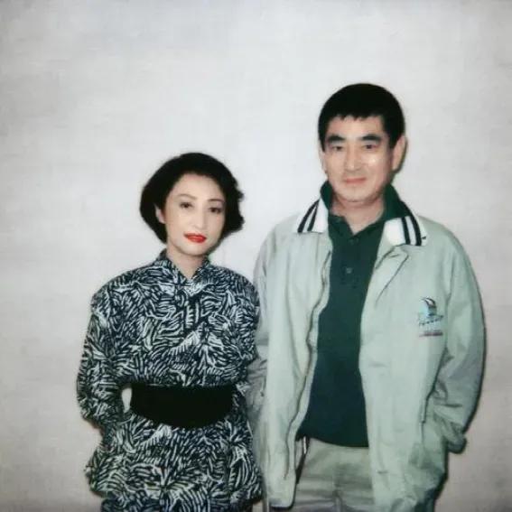高仓健的遗产分配震惊世人，40亿巨款全数赠予保姆。无儿无女的他，以这种方式回报了