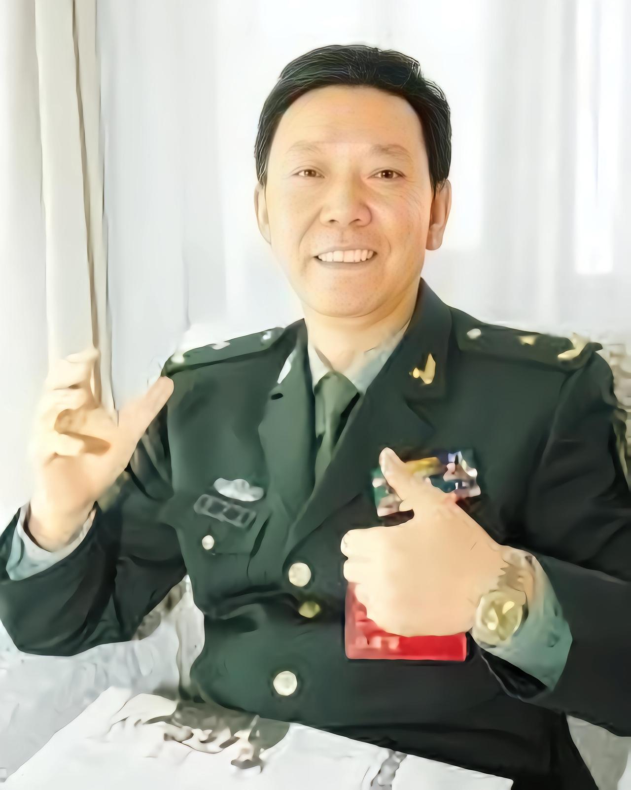 少见的文武双绝少将！放下钢枪执笔写山河，蔡多文活成军人最美模样
 
蔡多文，原广
