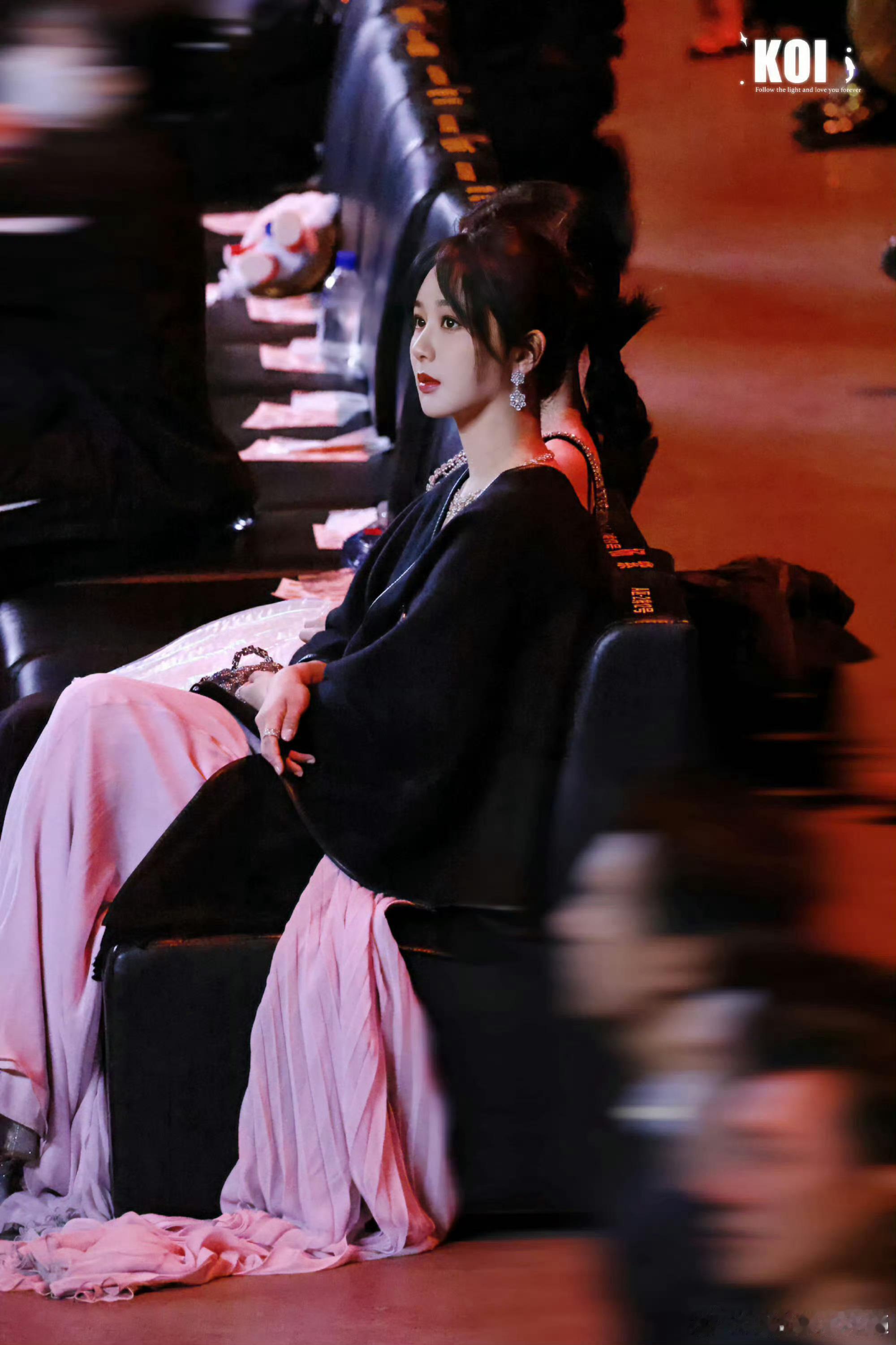 早上好，杨紫星光大赏、微博之夜神图大乱炖，今年尖叫之夜和星光大赏大咖演员大批量缺