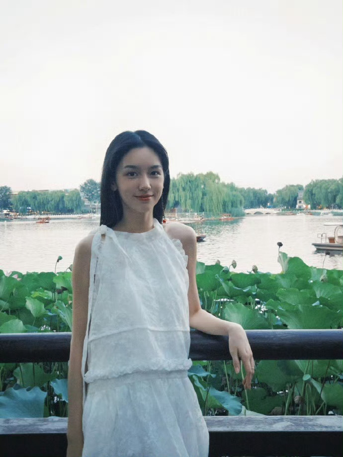 感觉西湖拟人化应该就会长这样🪷 ​​​