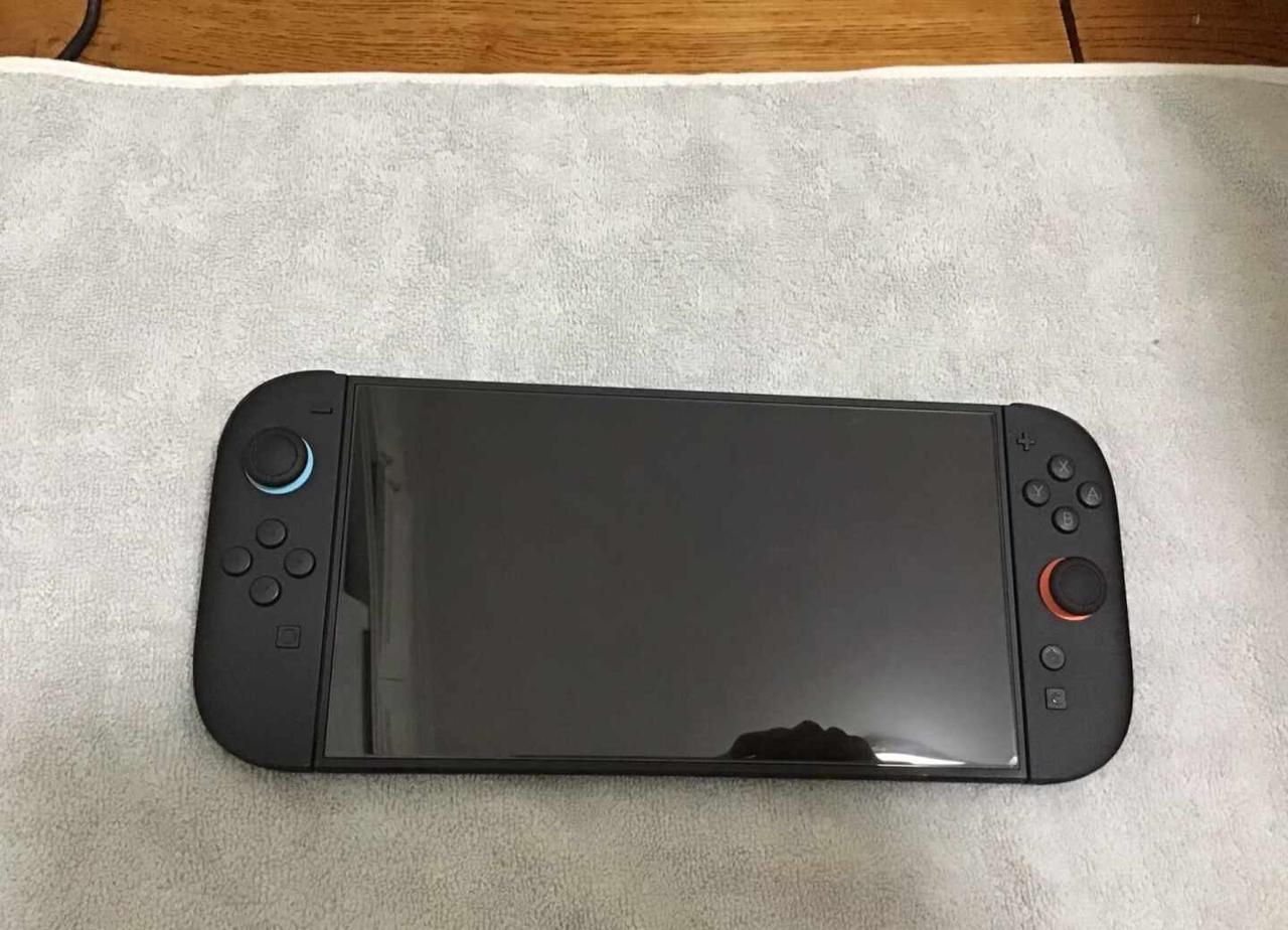 出一台switch2
今年三月份购入，新加坡版，家里有老式插座的可以直接插不用转